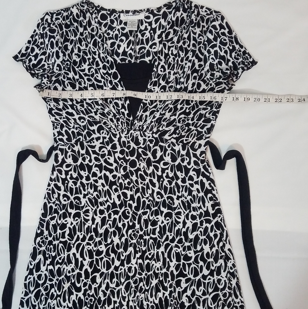 Beautiful woman's stretchy dress - Picture 6 of 9